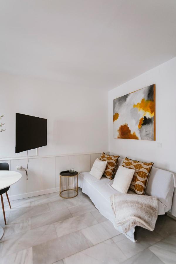 Complete Studio With Terrace - 1bth- La Giralda Apartment