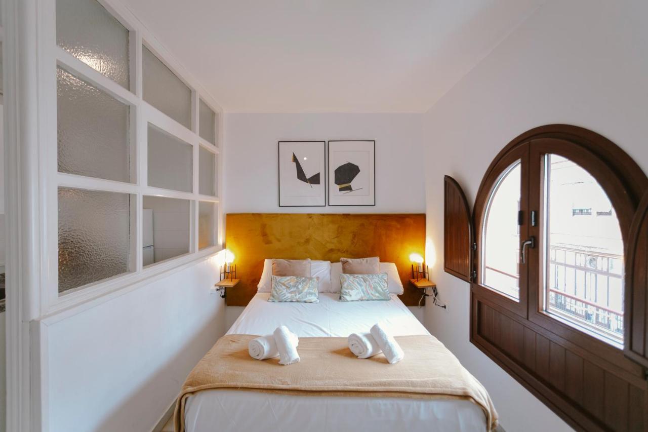 Complete Studio With Terrace - 1bth- La Giralda Apartment